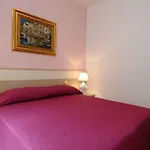 Pensión Adriana 4*