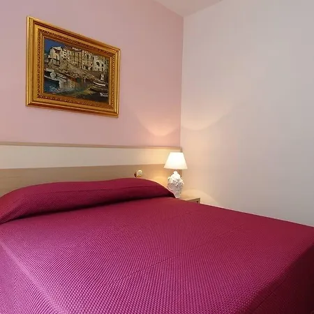 Gæstehus Adriana 4*