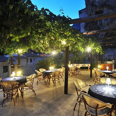 Casa de hóspedes Adriana 2*